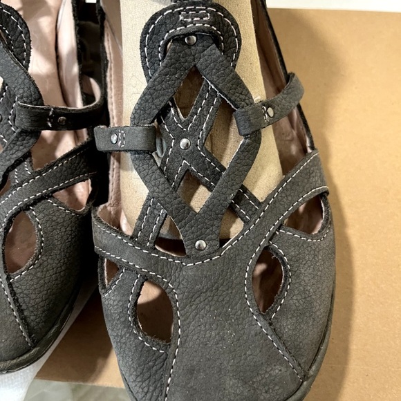 Jambu Women's Black Strappy Sandals - Picture 4 of 6